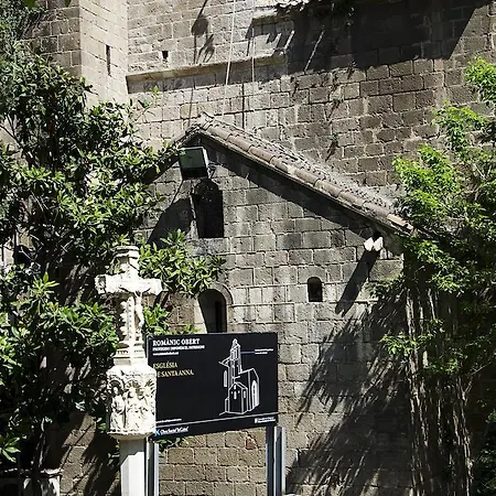 卓越旅馆 *